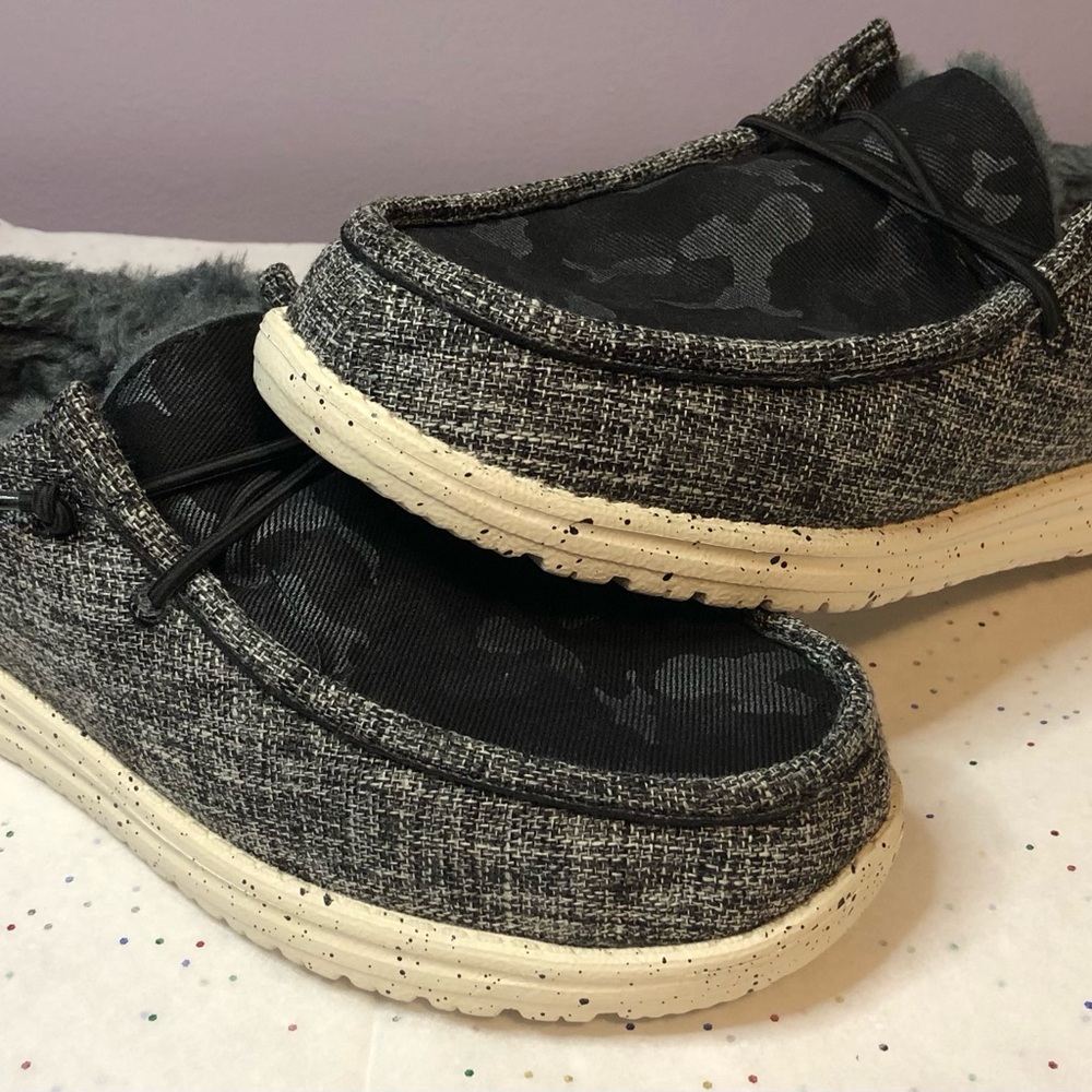 Generic Slip On Shoes Camo Black Gray Faux Fur
Lightweight
New Without Tags - Picture 2 of 6